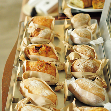 【50代からの沖縄 最旬アドレス】センスのいいカフェと焼きたてパン「ベーカリーパーラーサトウ」