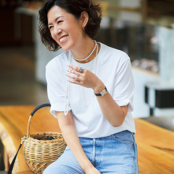 【大草直子 真夏のリアルスタイル】黒ワンピとブルーデニム、鮮度アップにはコレを足す！