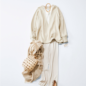 エディター・東原妙子さんがセレクト！「深Vネックのスウェット」で春の重ね着を楽しんで