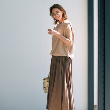 どんな体型もすっきり見える！ 進化系ノースリーブ×スカートのコーデ術