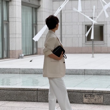 メンズライクな気分も“トーン・オン・トーン”の綺麗めに！