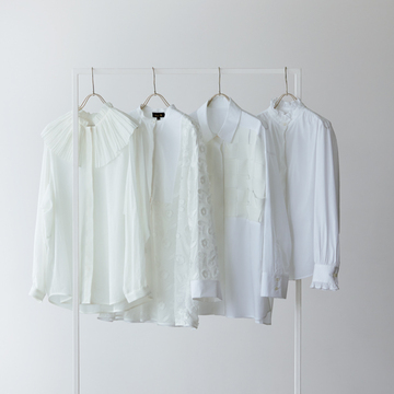 【50代がいま欲しい！最新白ジャーナル】素材やディティールが進化した“白いデコラブラウス”4選