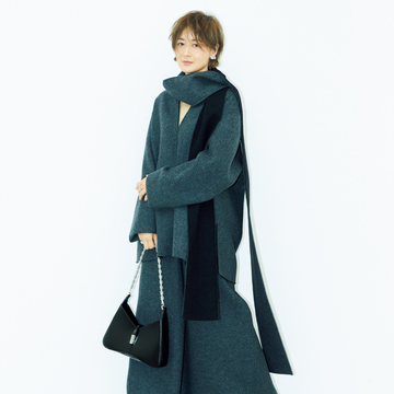 【この秋、本命はリュクスなグレー】「ジバンシィ」のセットアップでさりげない肌見せを