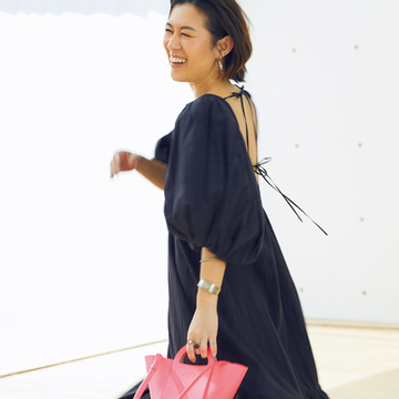 トッズのネオン色バッグにときめいて【スタイリスト大草直子の「おしゃれ塾」】