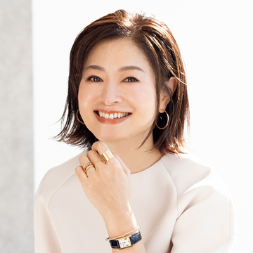 【おしゃれなあの人の髪色スナップ】三尋木奈保さんのツヤのある透明感カラー