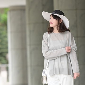 初夏のライトグレー×ホワイトコーデ