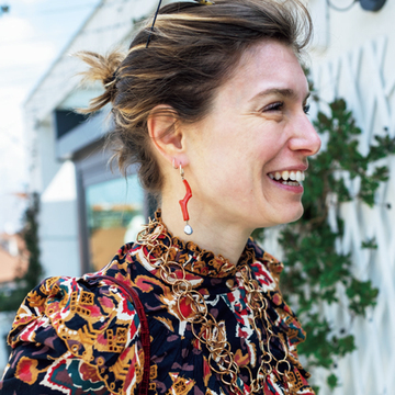 【海外おしゃれマダムのジュエリーコーデ】海外おしゃれマダムの耳もとスナップ公開！