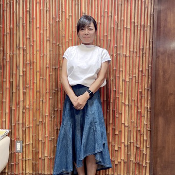 『髪質矯正トリートメント』は必須の私。ヴィンテージとなった【グレースコンチネンタル】のスカートを履いて代官山へ。