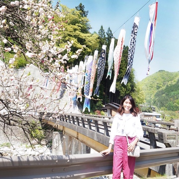 大自然に佇む山のベーカリーとハナモモの名所へ!