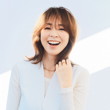 【おしゃれなあの人の髪色スナップ】モデルSHIHOさんは透明感のある明るめカラー