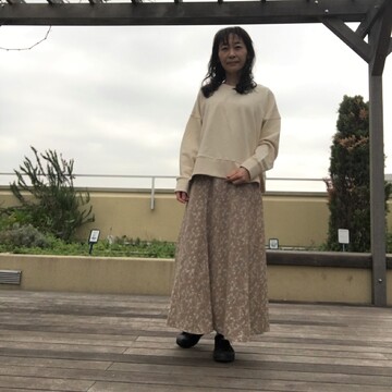 春ベージュをカジュアルに