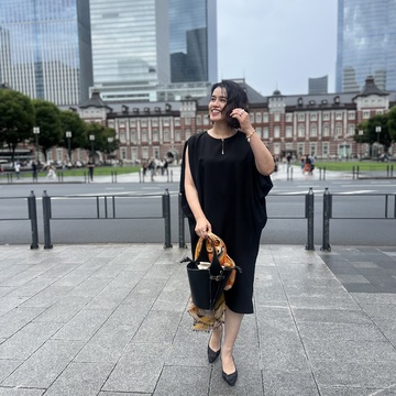 晩夏に纏う黒。大人のリトル・ブラック・ドレス！