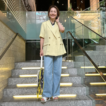 レモンイエローのジャケットでお出かけデニムスタイル