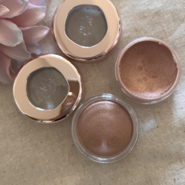 買い足したアイシャドウとパクチーたっぷりなバーガー