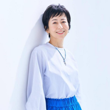 美フォルム「ベリーショート」で小顔見せ。髪の立ち上がりアップを実現【40代・50代髪型】