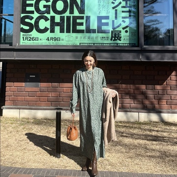 エゴン・シーレ展へグリーンワンピで。