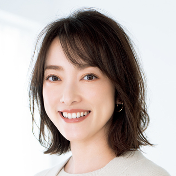 前髪の下に“土台”を仕込む「持ち上げ前髪」でふんわりボリュームを【50代髪型・ヘアスタイル】