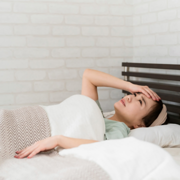 就寝中、ドッと汗をかき熟睡できない…50歳前後から増える寝汗、なぜ起こる？【小田ユイコ×野崎ウイメンズクリニック院長 野崎雅裕先生対談#1】