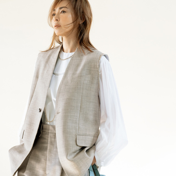 【50代が買うべき春服】ジレとパンツのセットアップなら即決まる！この春は余裕を感じさせるおしゃれが気分