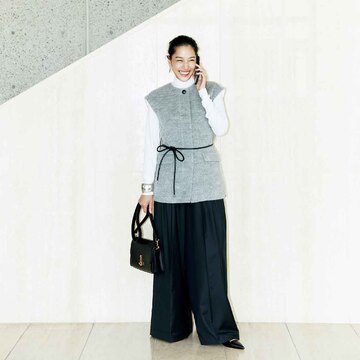 優しげな雰囲気醸す「ボアジレ」を使った甘辛ビジネスコーデ【働く日の新定番「まろやかグレー」】