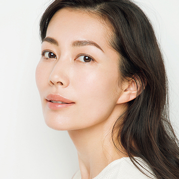 50代は厚塗りNG！ファンデーションの「薄膜塗り」でくすみ肌をカバー