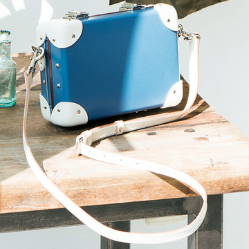 持ち歩くだけで気分が上がる！ エクラ世代がこの春、連れていきたい旅小物【街歩き編】