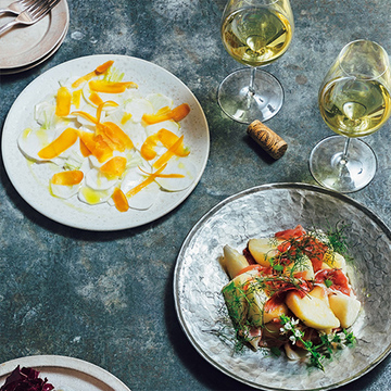 簡単なのに映える！のせるだけ＆あえるだけの「洋梨と生ハム」＆「かぶとカラスミ」【冷水希三子さんのご褒美つまみ】