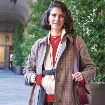 冬こそパッと目をひく色彩を投入。パリ＆ミラノで目立った「キーカラー」投入コーデ【海外ファッションSNAP】