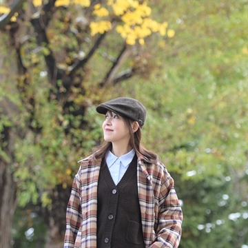 UNIQLOのシャツとショートカーディガンでトラッドスタイルに