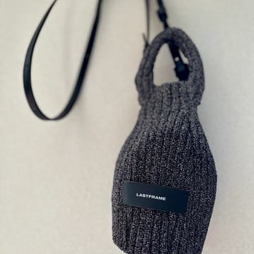 引き締める　黒