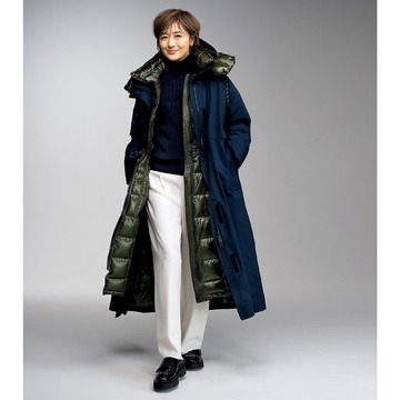 富岡佳子さんがまとう「WOOLRICH」の3WAYダウンコート、「MADISONBLUE」のガウンドレスコート