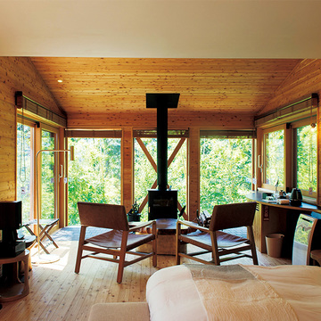 開放感たっぷり！森の中のヴィラで自然と触れ合う『箱根リトリート villa 1/f』【大人の心を満たす“おこもり宿”】