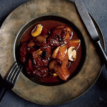 主役級のリッチなソースの風味！「チキンマデイラ煮込み」【坂田阿希子の極めの肉料理】