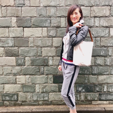 ebure×éclat ワンハンドルバッグをスポーツカジュアルで