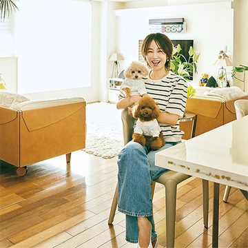 鈴木たま江さん「トイプードルのミルクとクルミ。2匹の体温を感じるときが幸せ」【エクラ華組 心のラグジュアリーが育つ時間vol.1】 
