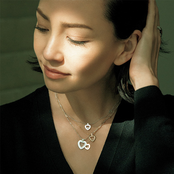 アラフィーでも甘くなりすぎない！「フレッド」のハートモチーフジュエリー