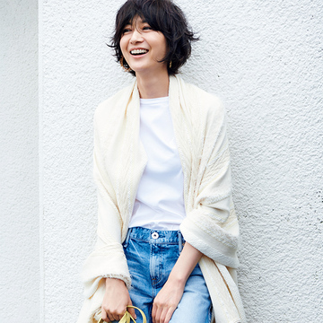 【ジミー チュウのかごバッグ】陽気な夏らしさが漂うミニトート