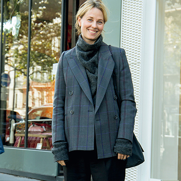 足もとだけ“スニーカー”でスポーツ感を！おしゃれマダムスタイル4<パリ＆ミラノスナップ>