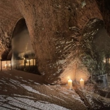 洞窟のようなレストラン "maison owl"