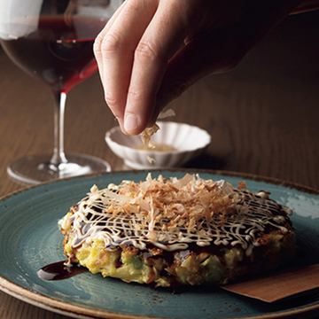 ワインとお好み焼きが見事に調和！地元客に愛される『tanpopo』【オトナの大阪 食道楽案内】