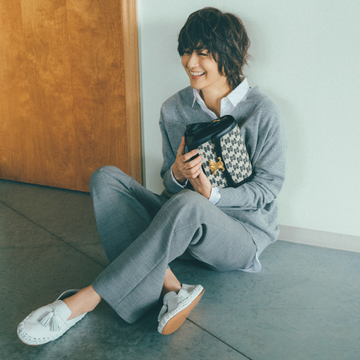 セリーヌのかっちりバッグ＆ラフな靴で春スタイル【富岡佳子流・靴&バッグの最旬セット】