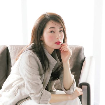 大人カジュアルに華を効かせる「フレッシュUPの赤リップ」　五選