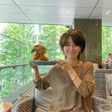 オープンテラス好きな方にお薦めなハイブリッド型ダイニングへ