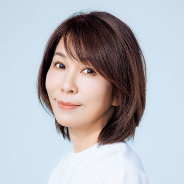 重めのサイドバングをつくって顔まわりの「うねり」や「くせ毛」悩みを封印！【50代髪型・ヘアスタイル】