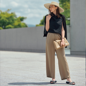 【ドゥーズィエム クラスの極上ゆるパンツ】しなやかな光沢パンツなら女っぽさもリラクシーも手に入る！