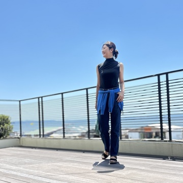 機能的なファッション × 海辺の美食 × 非日常のロケーション。