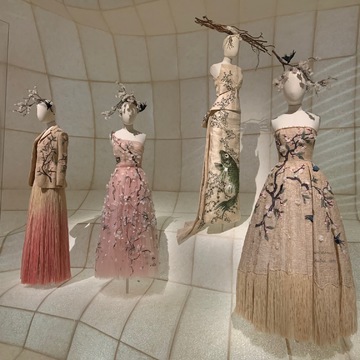 クリスチャン・ディオール　夢のクチュリエ」展