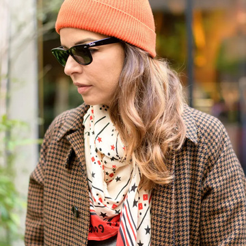 アクセサリーやジュエリーを上手に取り入れて品格アップ！パリマダムの小物使いは必見【パリのおしゃれマダムSNAP vol.4】 