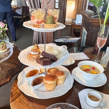 鎌倉・萬屋本店のアフターヌーンティーへ