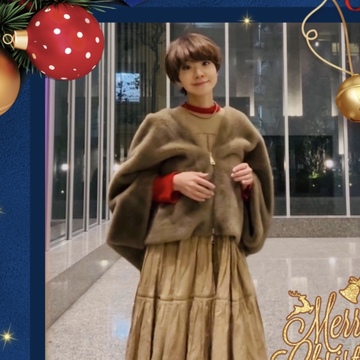 冬は赤ニットで早くもクリスマス気分！